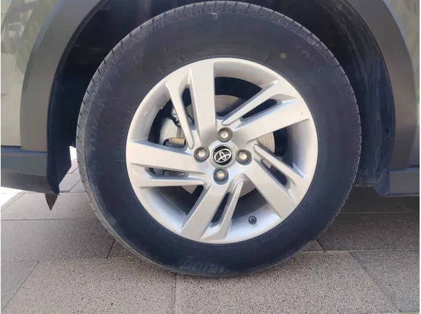 Car image 10