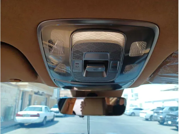 Car image 23