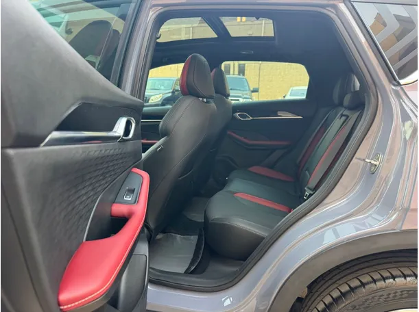 Car image 13
