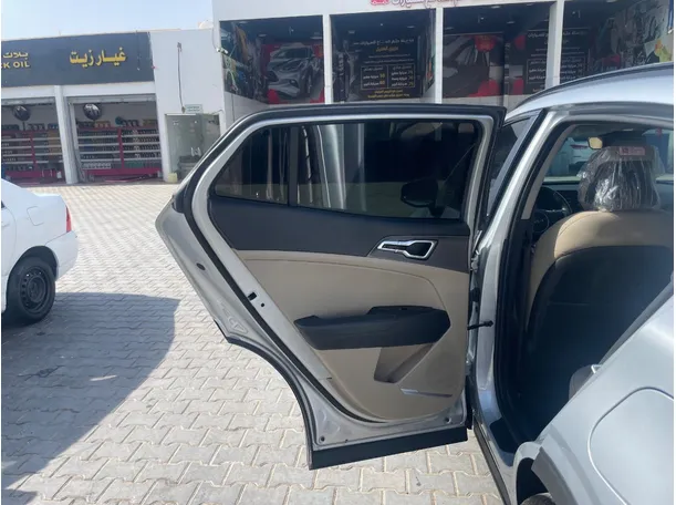 Car image 14
