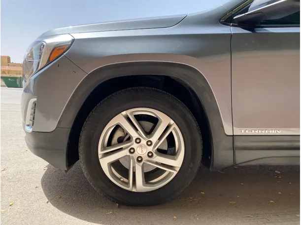 Car image 9