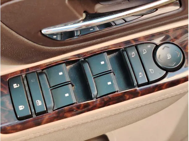 Car image 26
