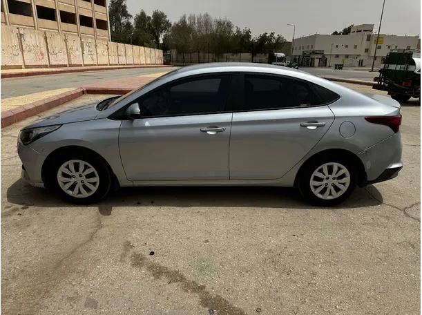 Car image 8