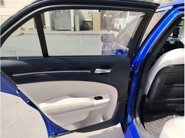Car image 11