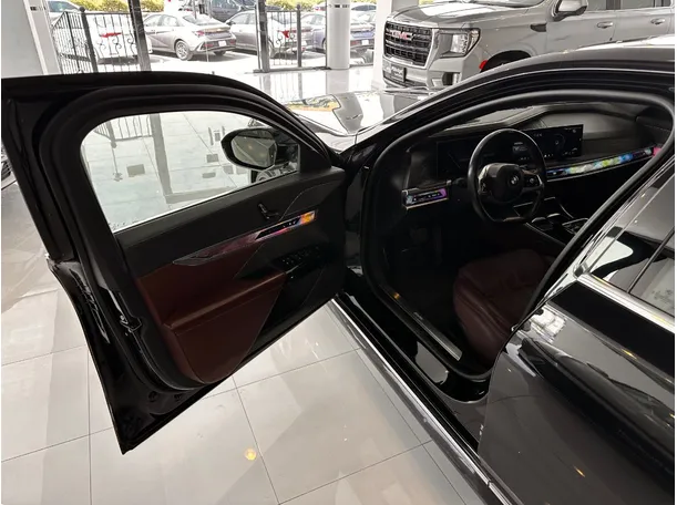 Car image 11