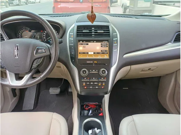Car image 16