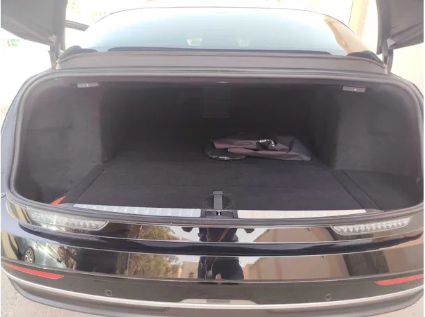 Car image 28