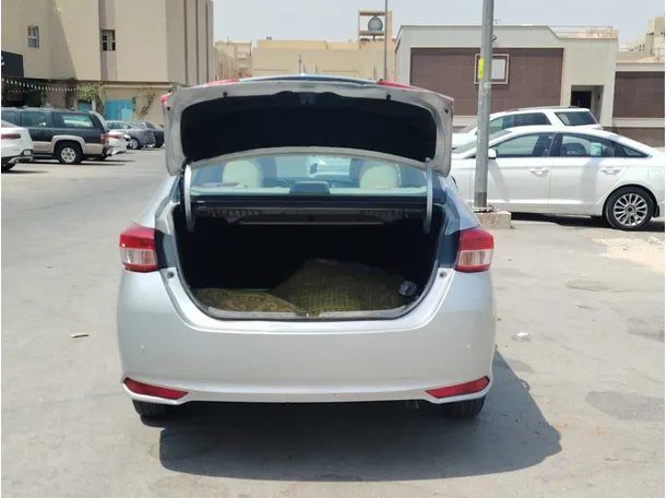 Car image 24