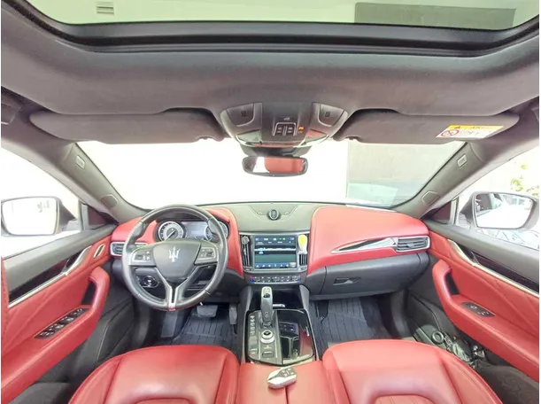 Car image 14