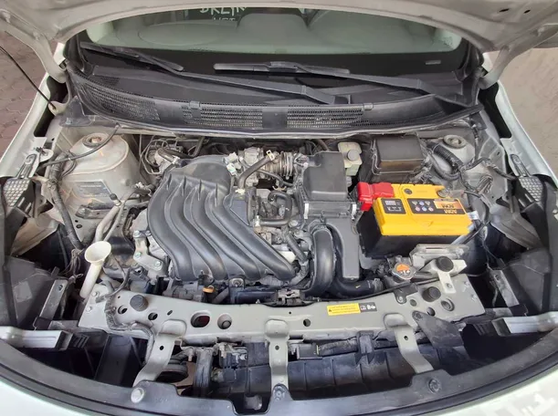 Car image 19