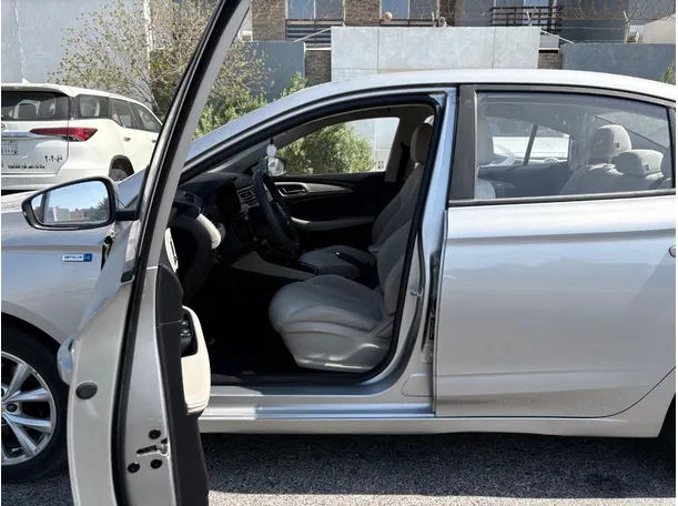 Car image 11