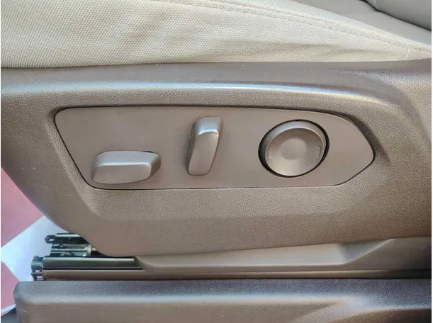 Car image 38