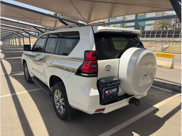 Car image 7