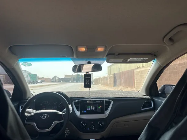 Car image 14