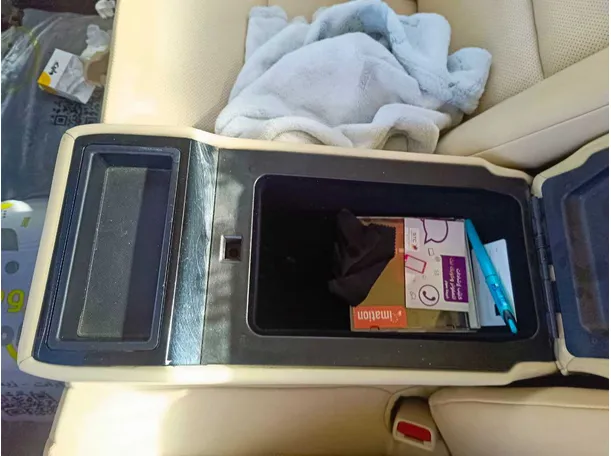 Car image 37