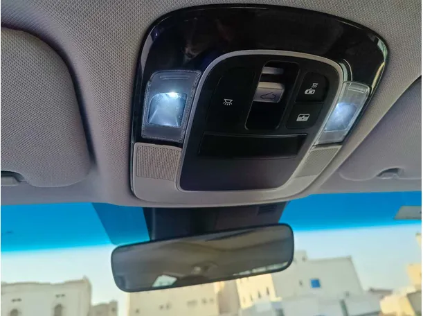 Car image 32