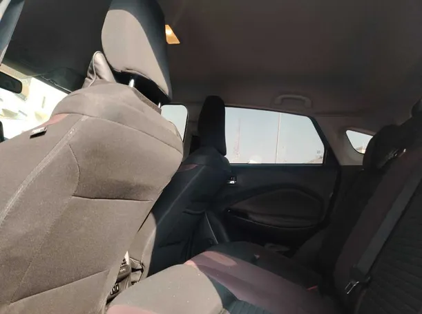 Car image 19