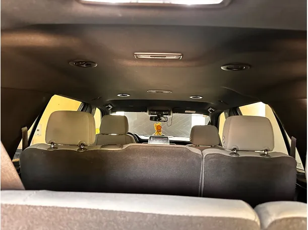 Car image 23