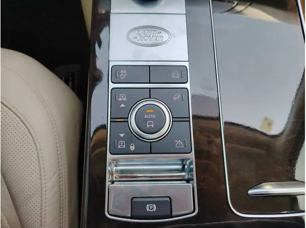 Car image 24