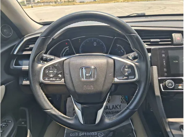 Car image 16