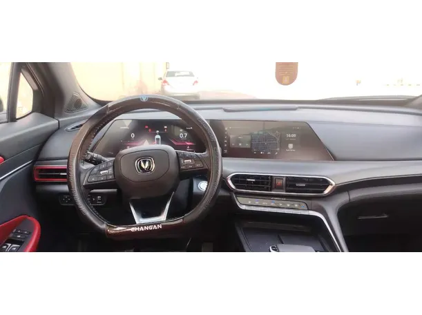 Car image 19