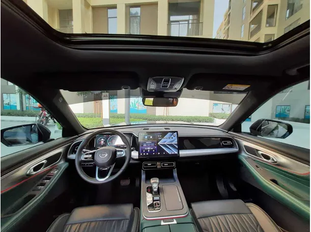 Car image 14