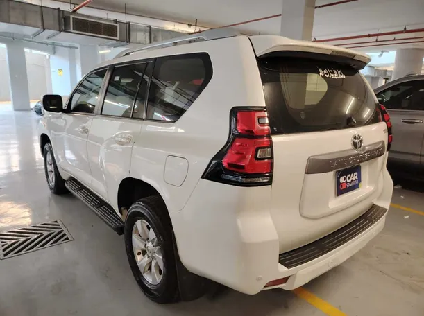Car image 7