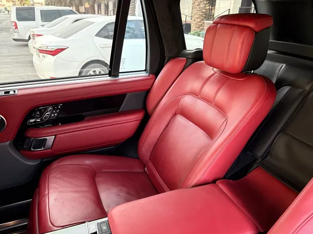 Car image 17