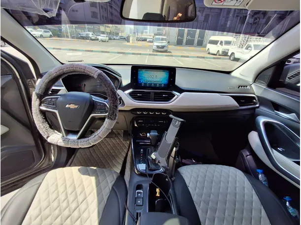Car image 14