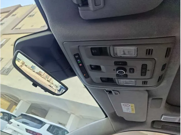 Car image 34