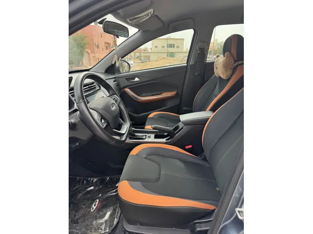 Car image 8