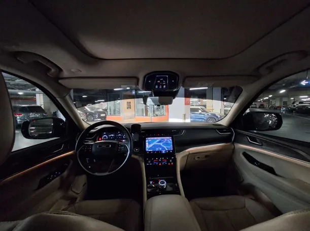 Car image 18