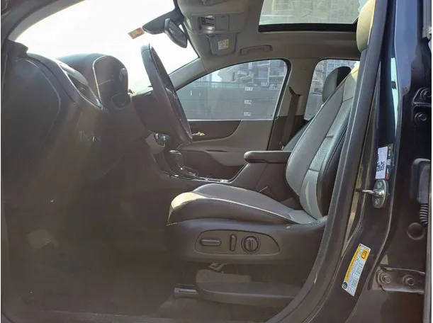 Car image 12