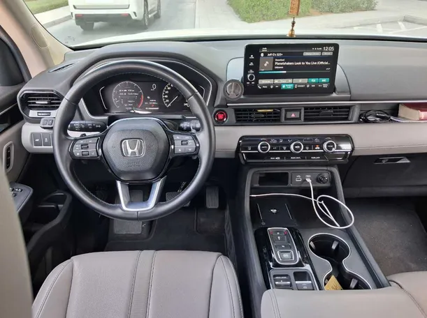 Car image 15