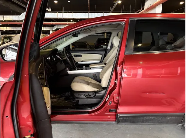 Car image 11