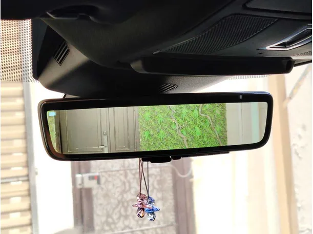 Car image 28