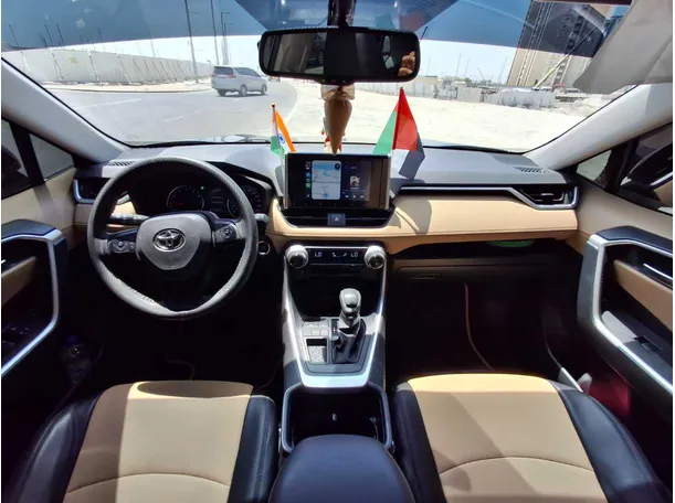 Car image 14