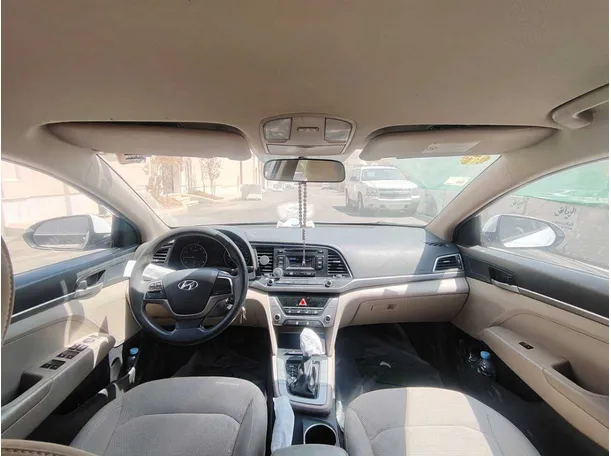 Car image 18