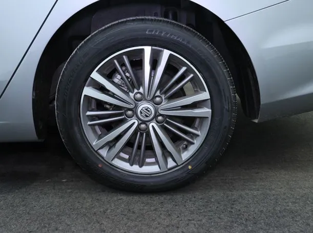 Car image 7