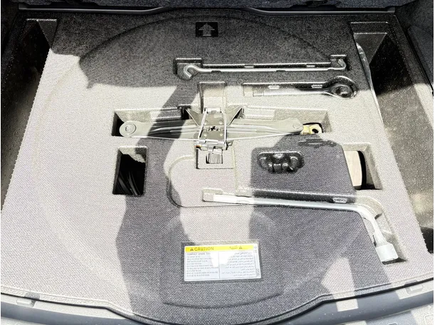 Car image 24