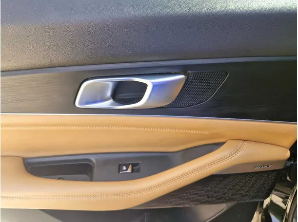 Car image 22