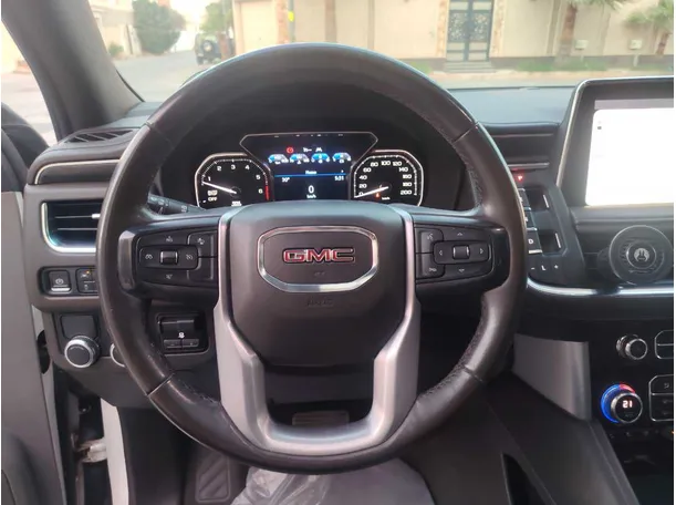Car image 26