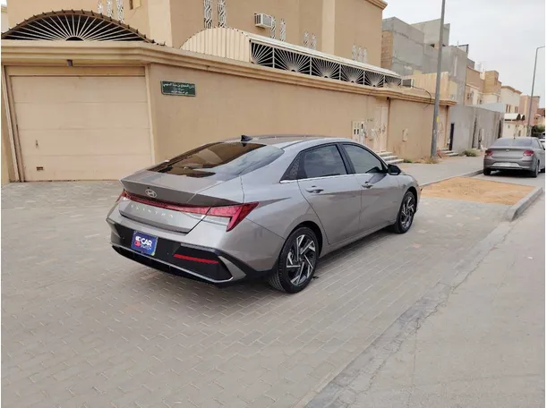 Car image 5