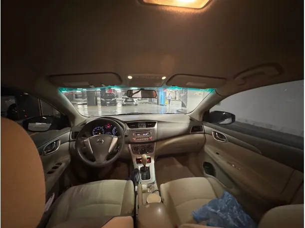 Car image 14
