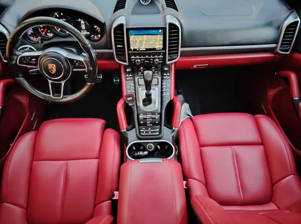Car image 18