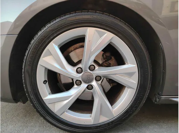 Car image 10