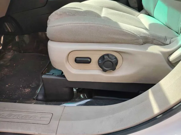 Car image 39