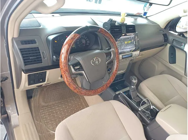Car image 11