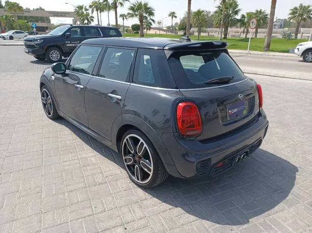 Car image 7