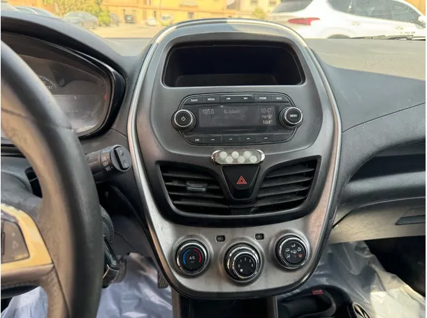 Car image 18